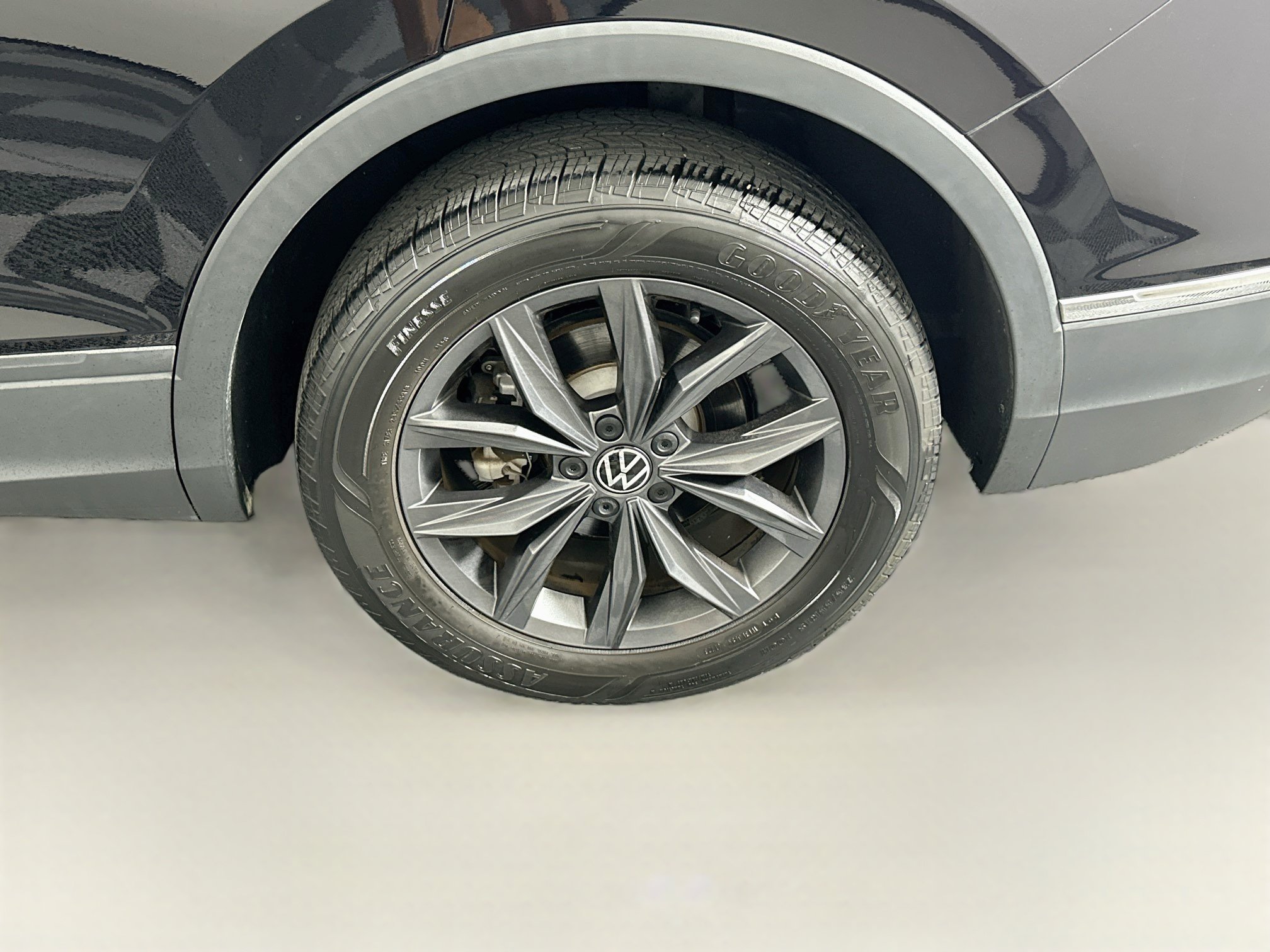 Used 2023 Volkswagen Tiguan SE FWD image 11