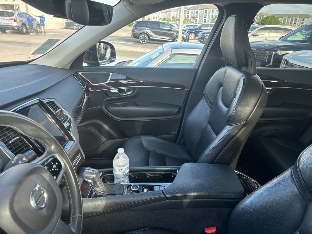 Used 2017 Volvo XC90 T6 Momentum w/ Vision Package image 6