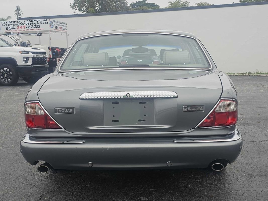 Used 2003 Jaguar XJ8 L image 7