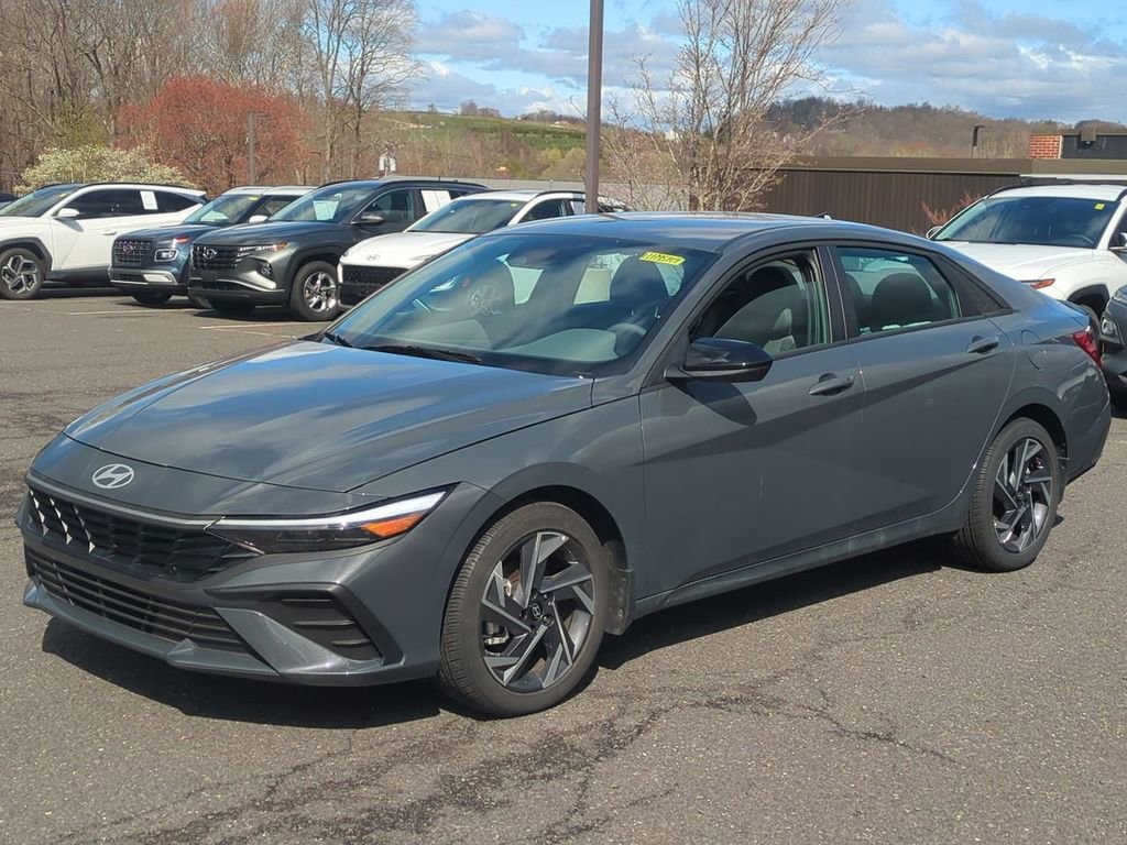 Certified 2025 Hyundai Elantra Sport FWD image 7