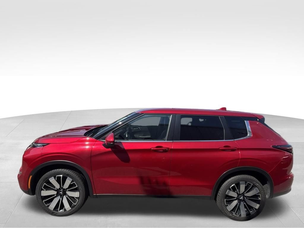 Used 2025 Mitsubishi Outlander SE AWD/4WD image 3