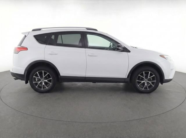 Used 2016 Toyota RAV4 SE FWD image 8
