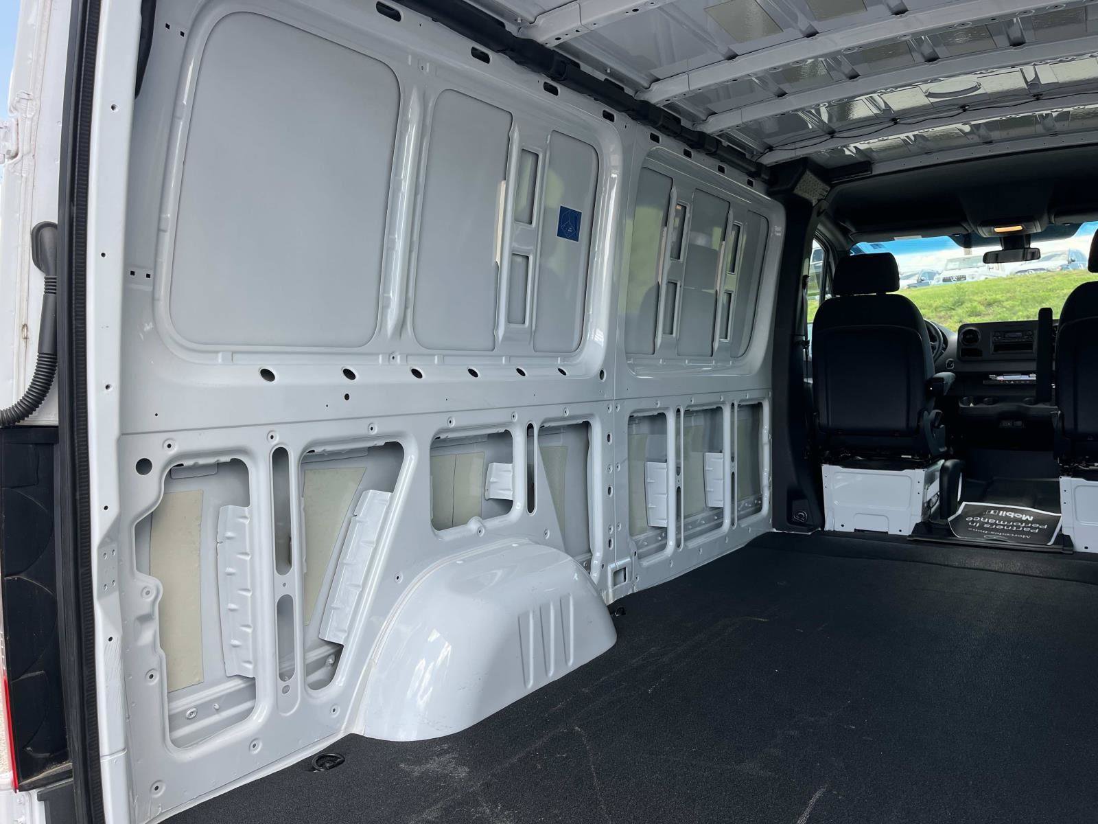 Used 2024 Mercedes-Benz Sprinter 2500 image 13