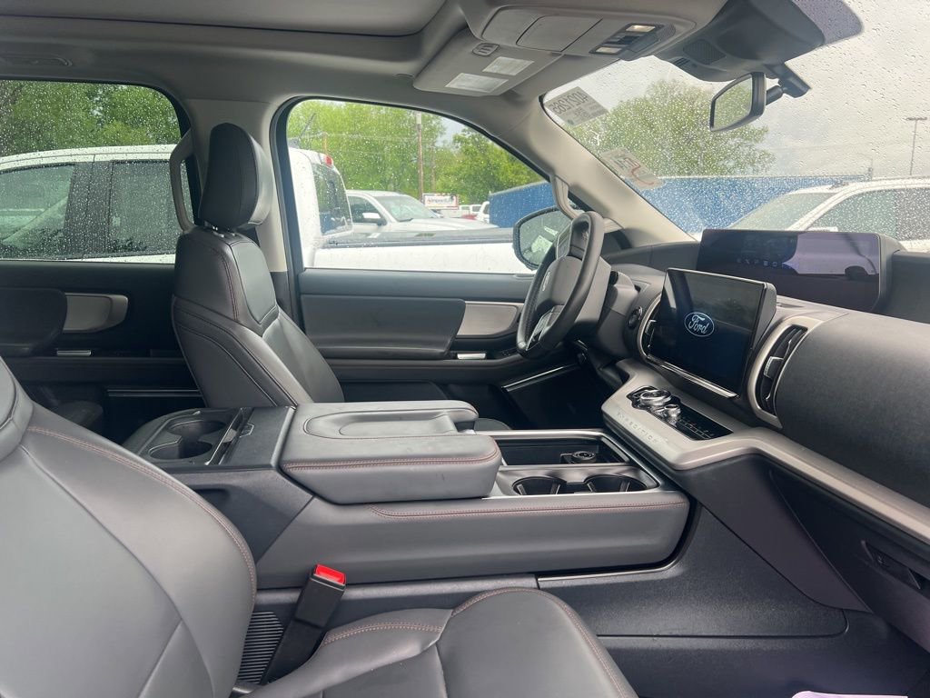 Used 2025 Ford Expedition Max Active AWD/4WD image 17
