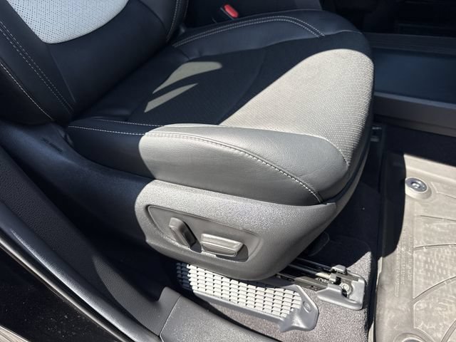 Used 2025 Toyota Sienna Limited AWD/4WD image 32