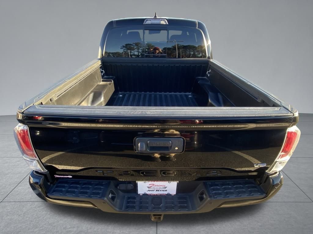 Used 2022 Toyota Tacoma TRD Off-Road image 12