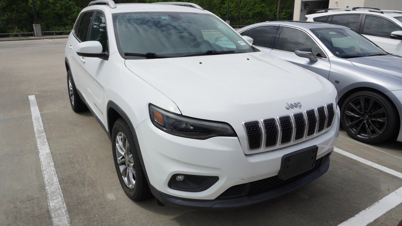Used 2019 Jeep Cherokee Latitude Plus FWD image 2