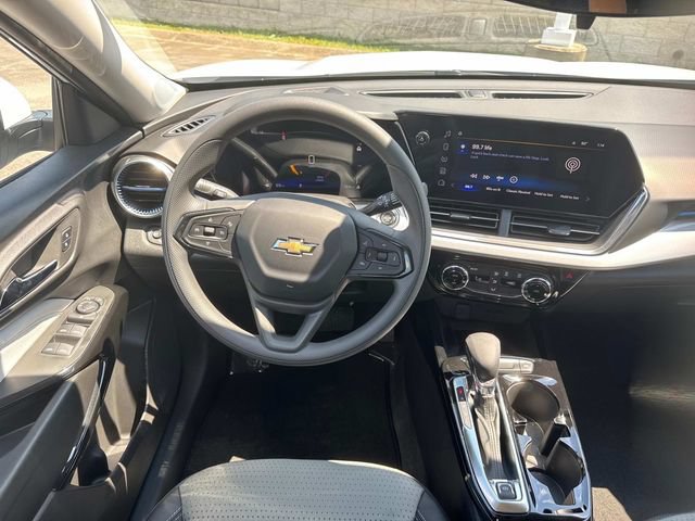 New 2026 Chevrolet Trax LT w/ Sunroof Package FWD image 17