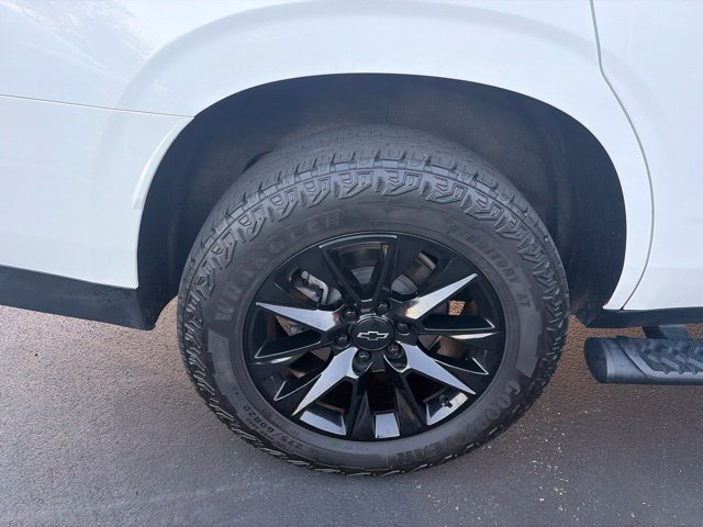 Used 2024 Chevrolet Tahoe Z71 w/ Luxury Package AWD/4WD image 2