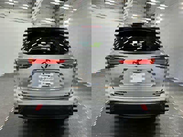 Used 2022 Toyota Highlander XLE image 3