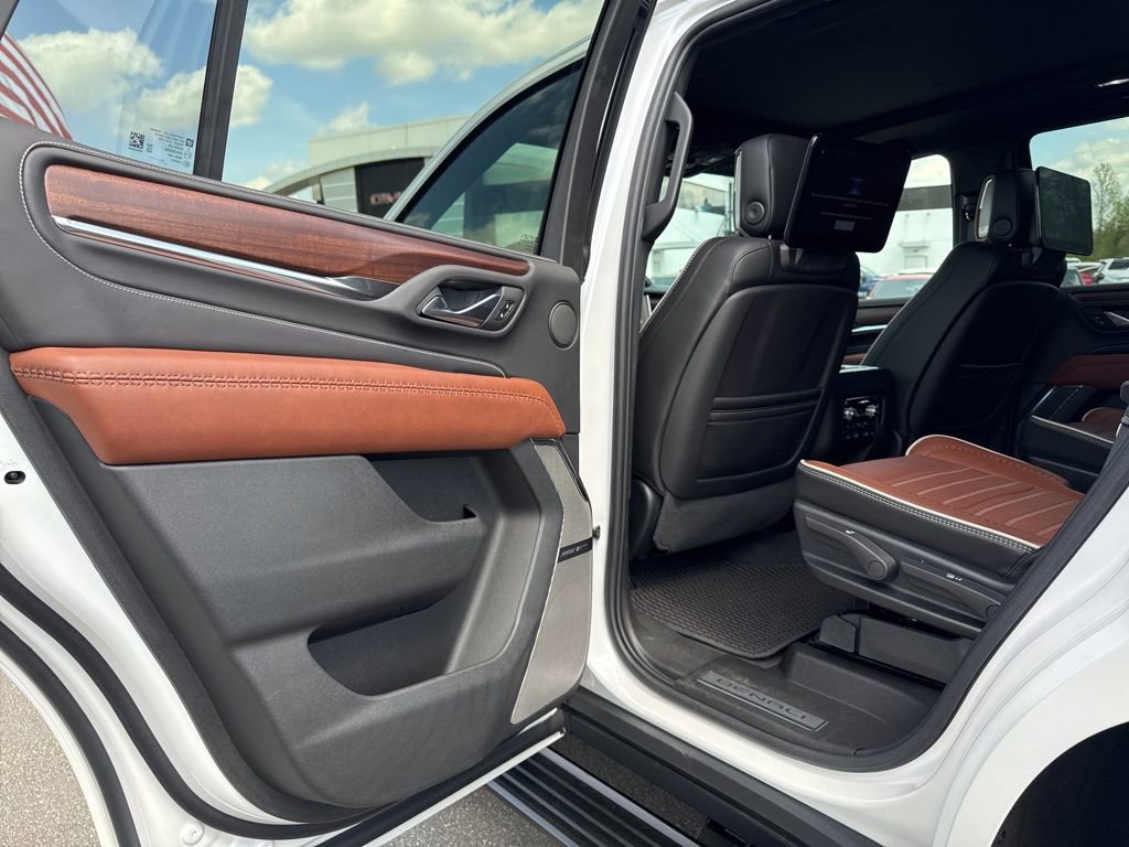 Used 2023 GMC Yukon Denali Ultimate AWD/4WD image 30