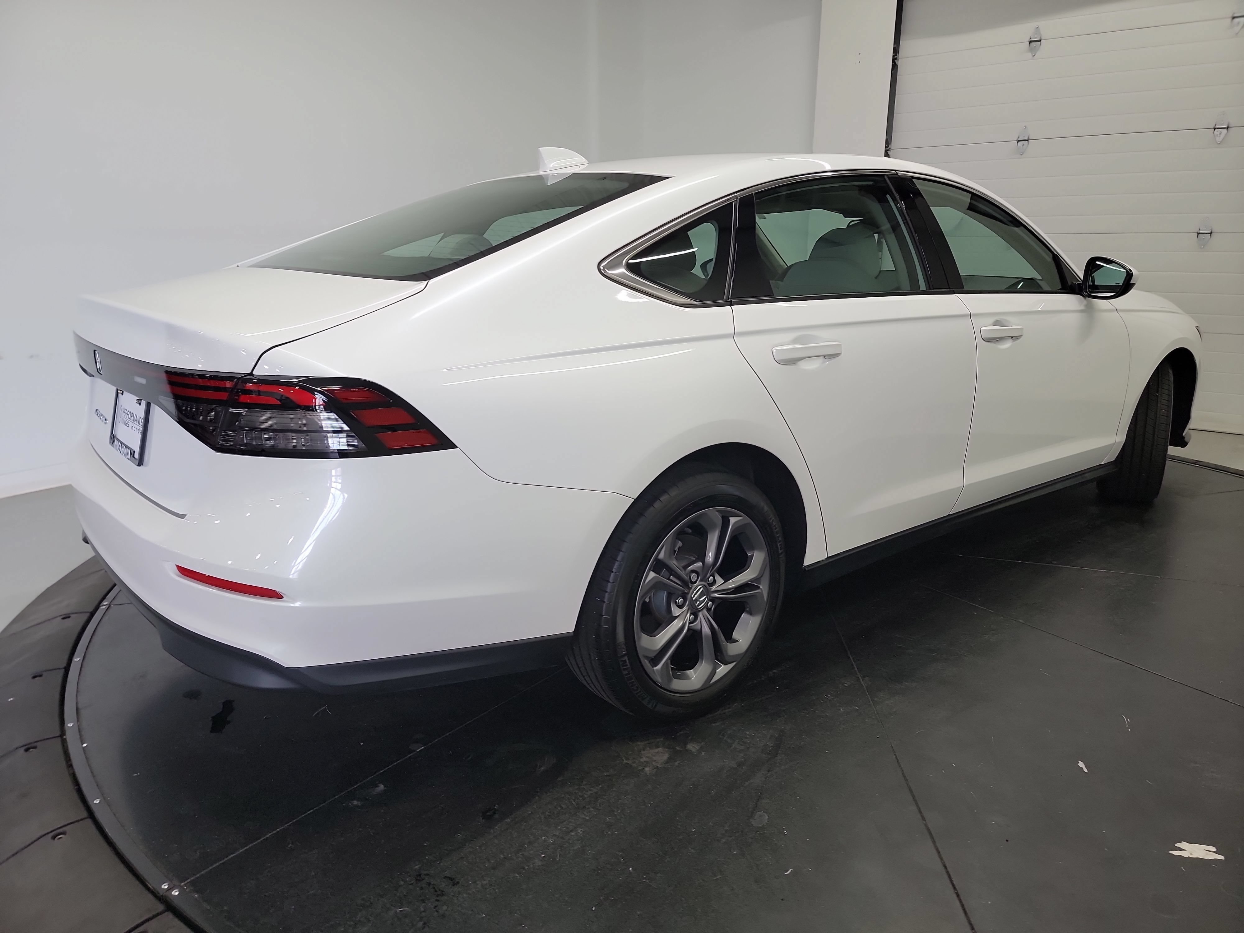 Used 2023 Honda Accord EX image 9