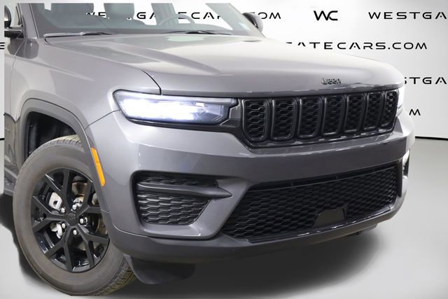 Used 2024 Jeep Grand Cherokee Altitude RWD image 47