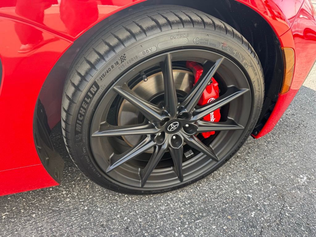 Used 2025 Toyota GR86 Premium w/ Performance Package image 39