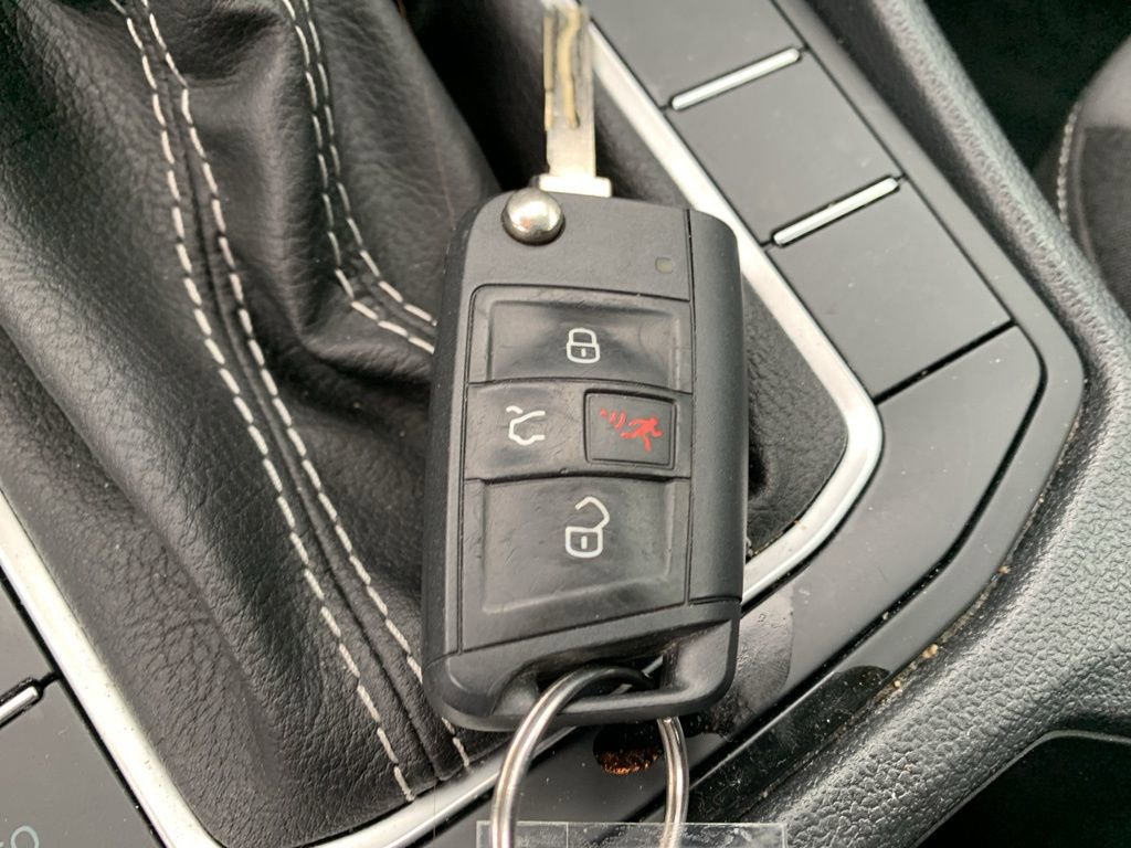 Used 2025 Volkswagen Jetta Sport image 27