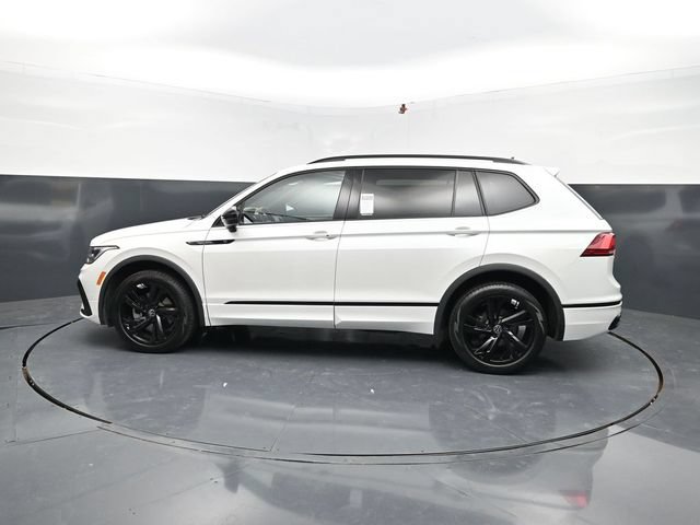 Used 2023 Volkswagen Tiguan SE R-Line AWD/4WD image 4