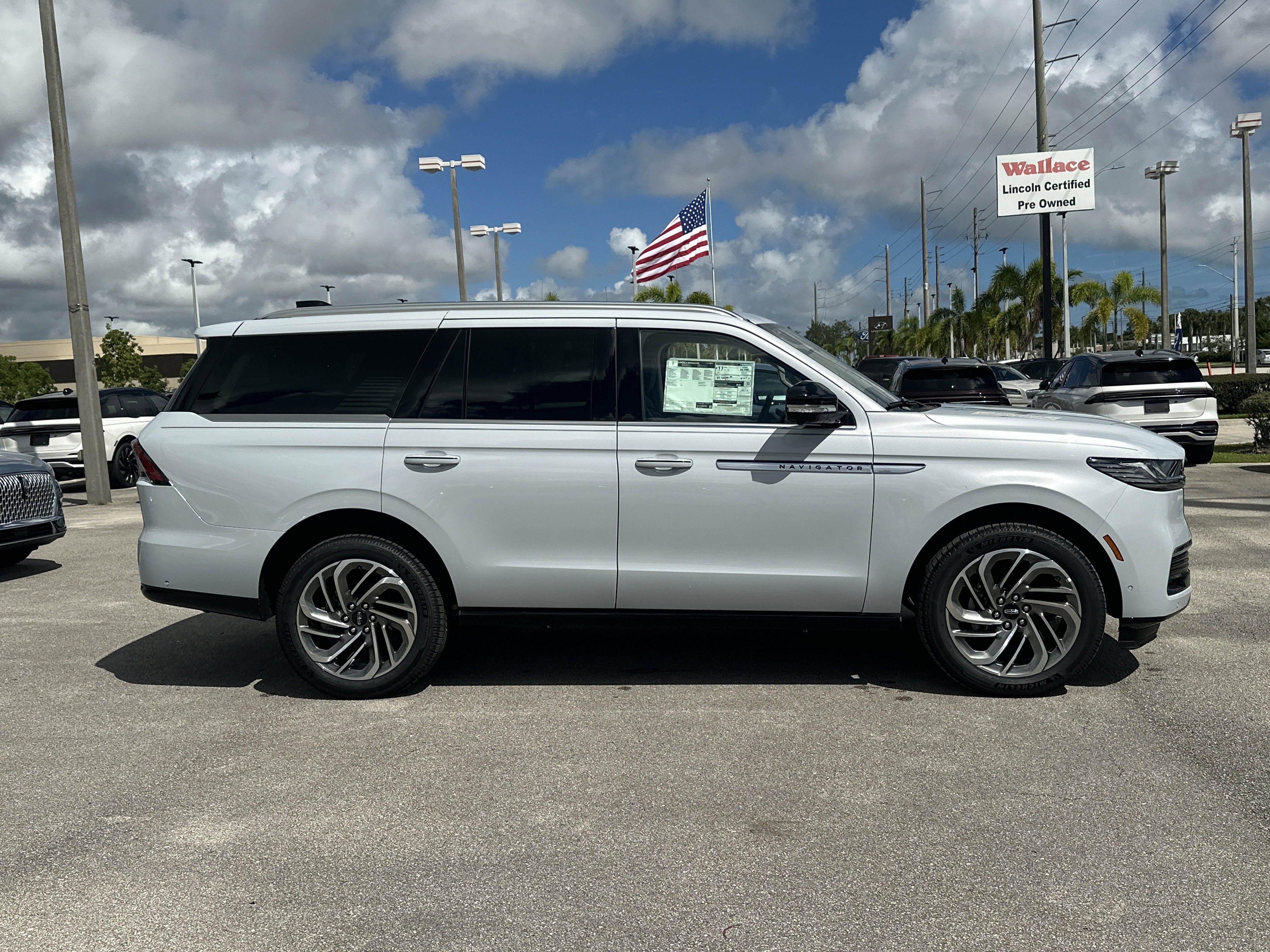 New 2025 Lincoln Navigator Reserve image 5