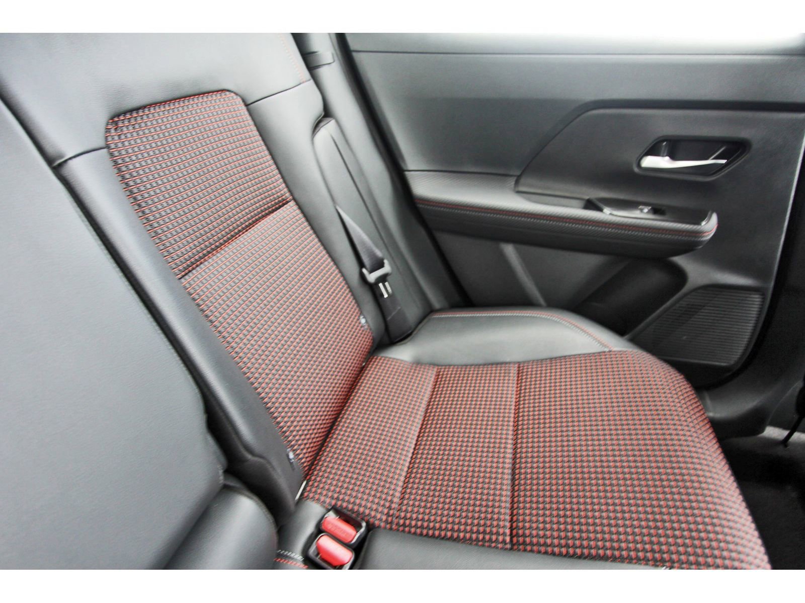 Certified 2025 Nissan Kicks SR FWD image 15