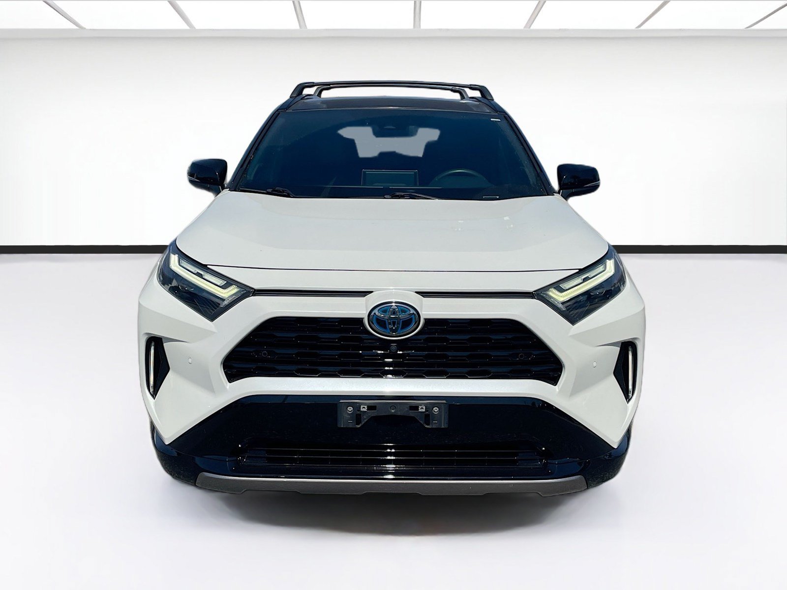 Used 2022 Toyota RAV4 XSE AWD/4WD image 2