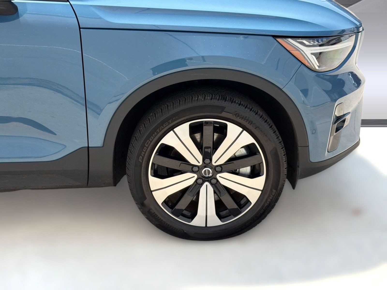 Certified 2023 Volvo C40 P8 Recharge Plus AWD/4WD image 12