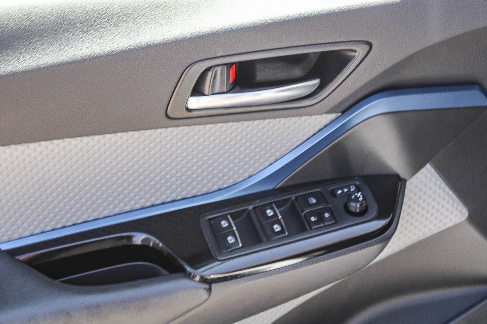 Certified 2019 Toyota C-HR XLE FWD image 22