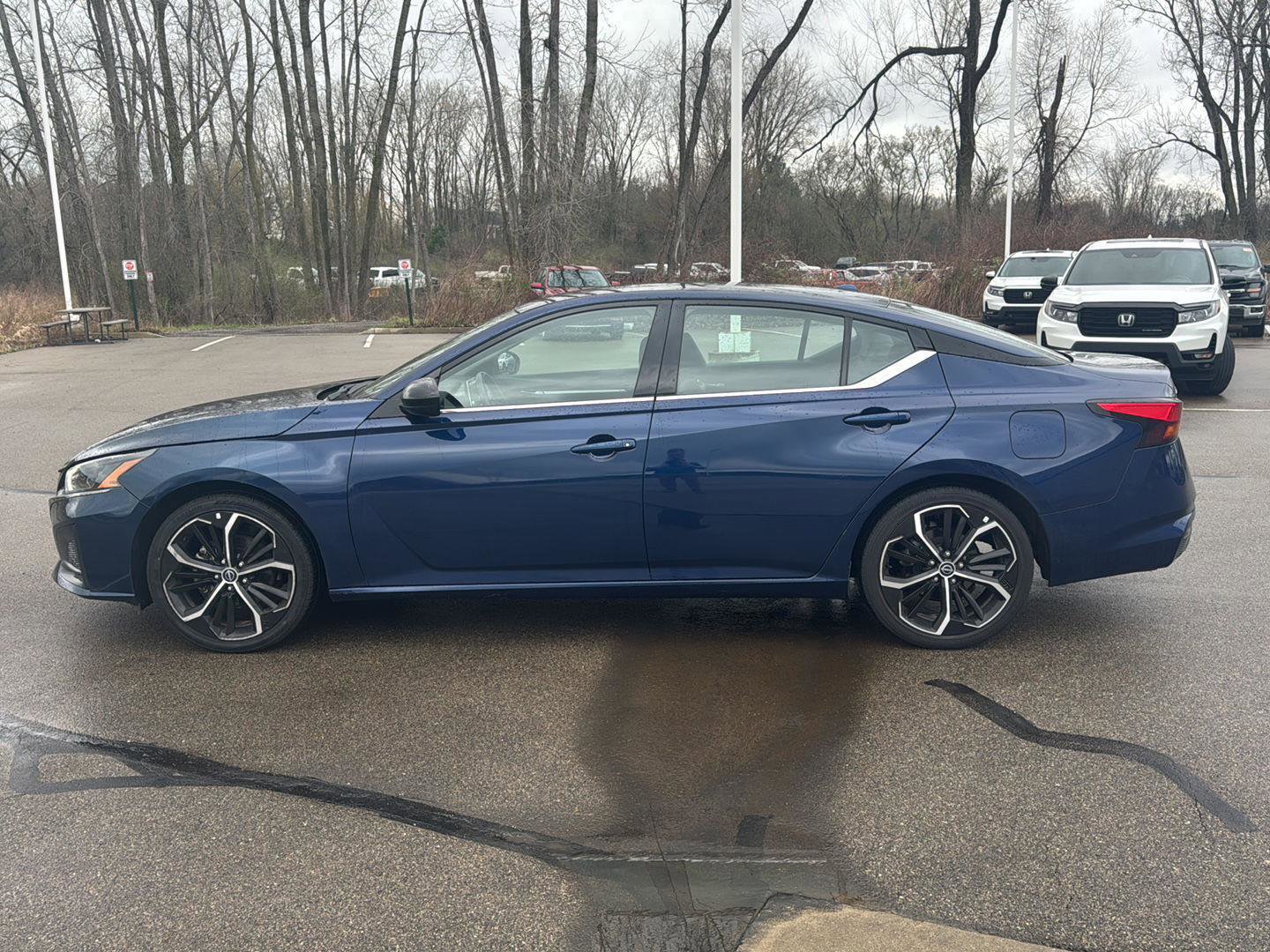 Used 2024 Nissan Altima 2.5 SR image 2