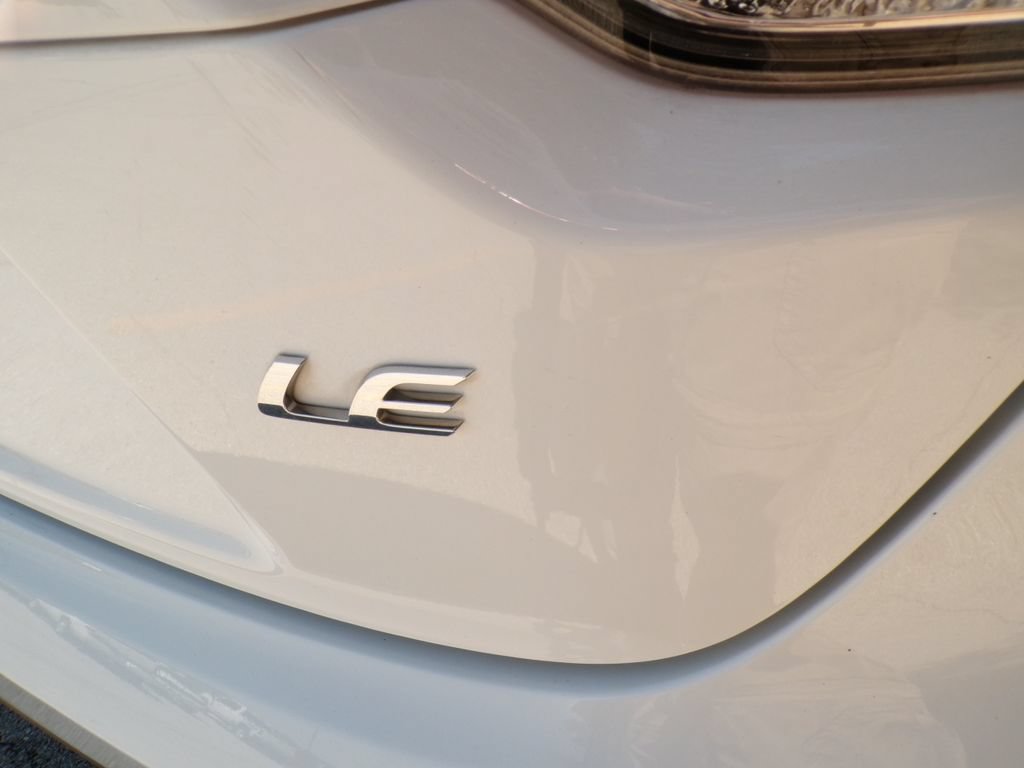 Used 2021 Toyota Corolla LE FWD image 16