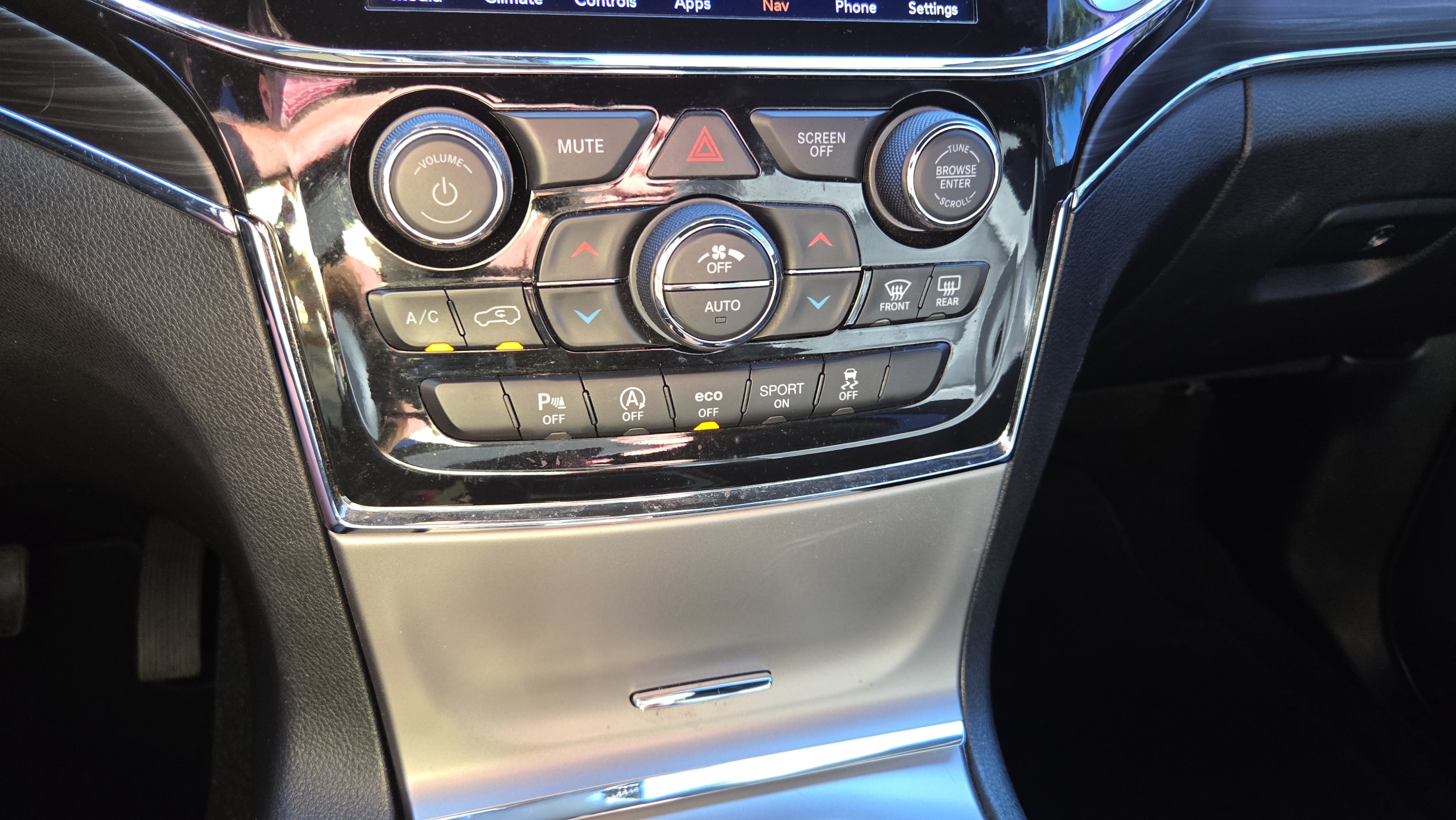 Used 2021 Jeep Grand Cherokee Limited w/ Luxury Group II RWD image 25