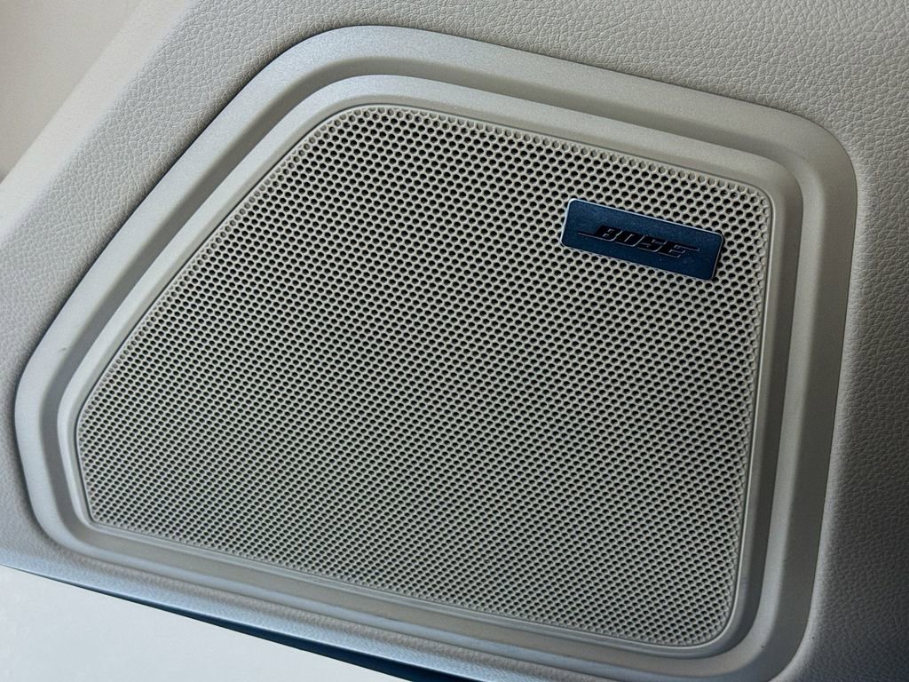 Certified 2025 Porsche Macan image 12