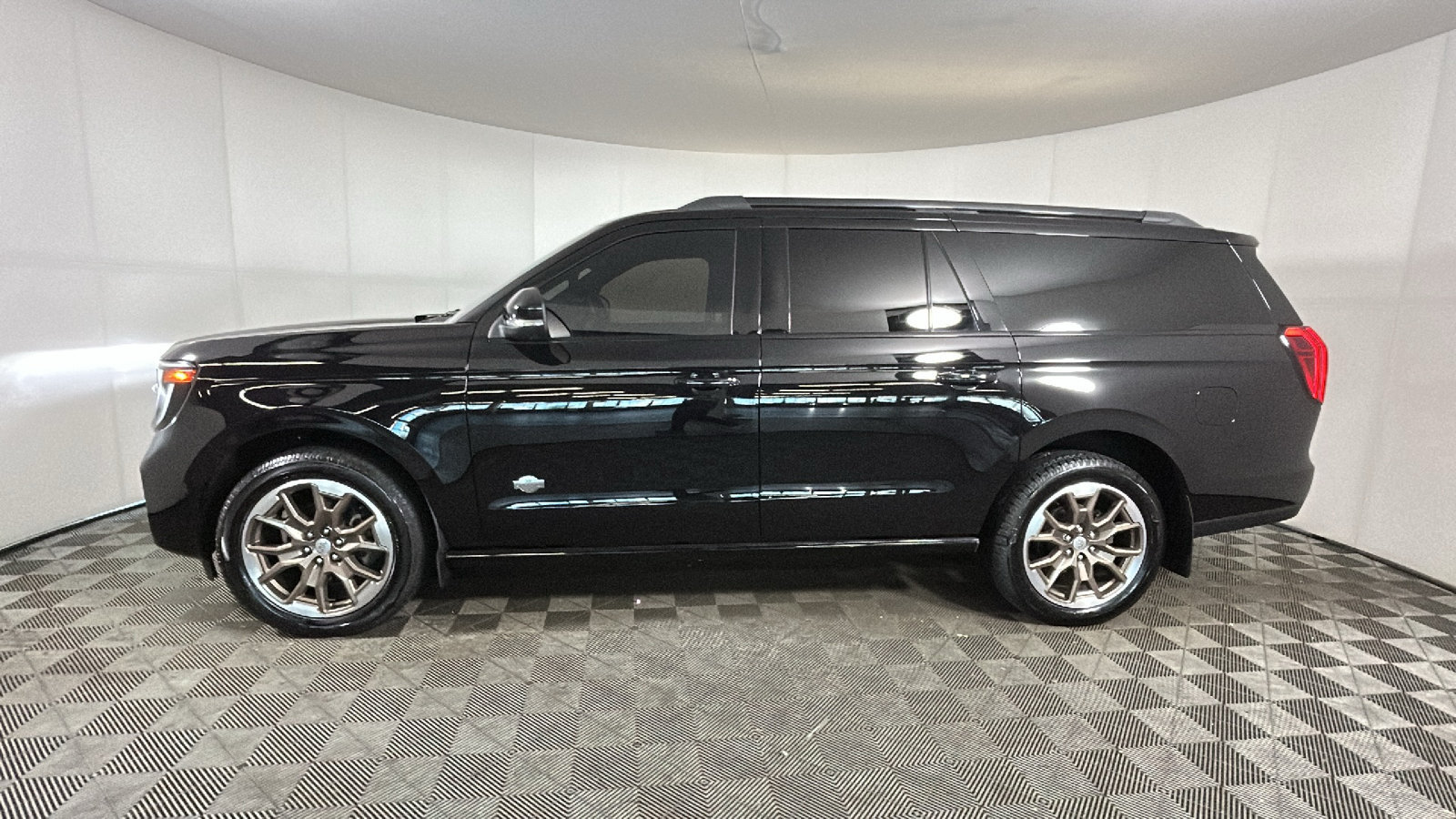 Used 2025 Ford Expedition Max King Ranch AWD/4WD image 7