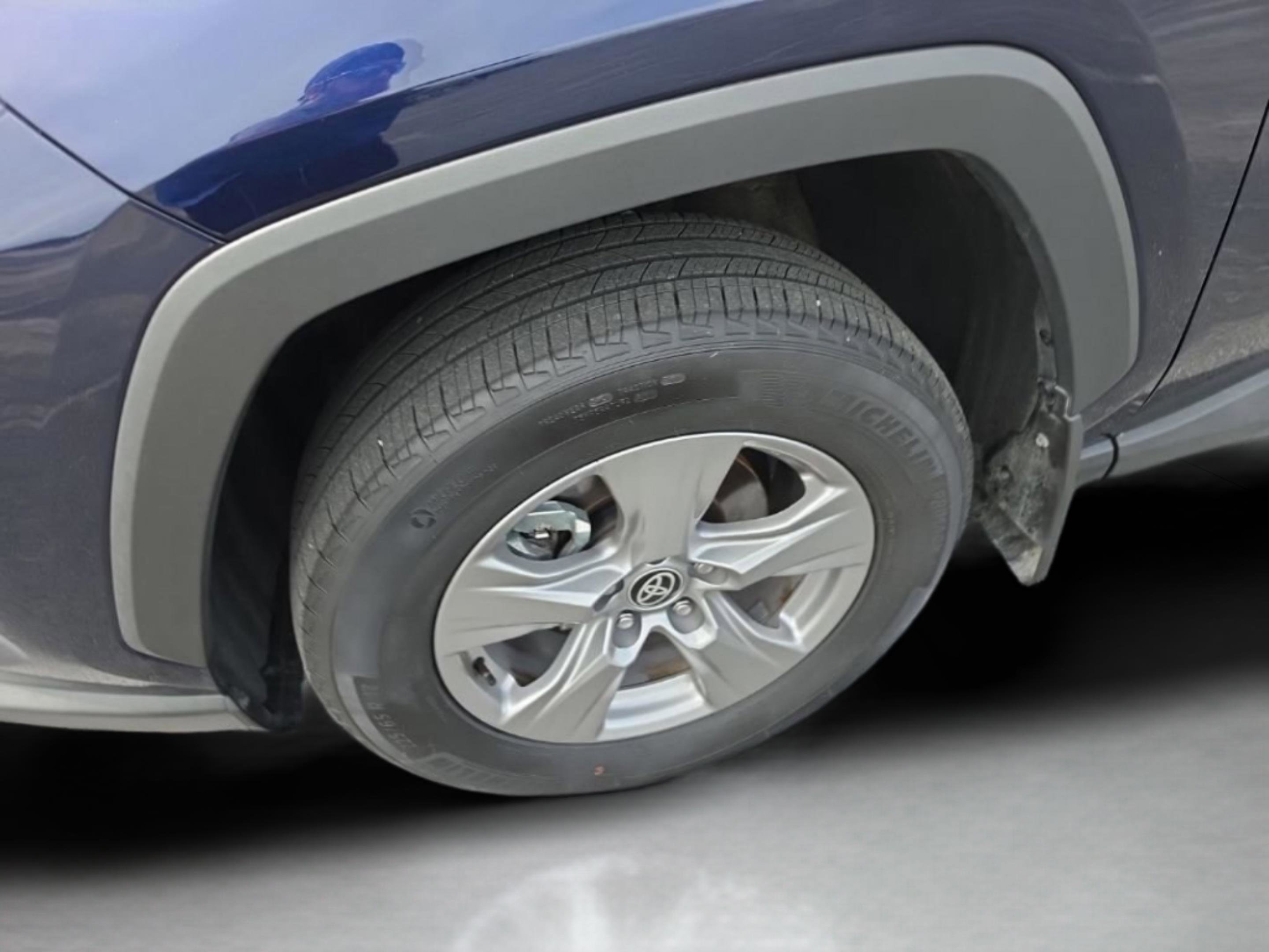 Used 2025 Toyota RAV4 XLE w/ Convenience Package FWD image 12