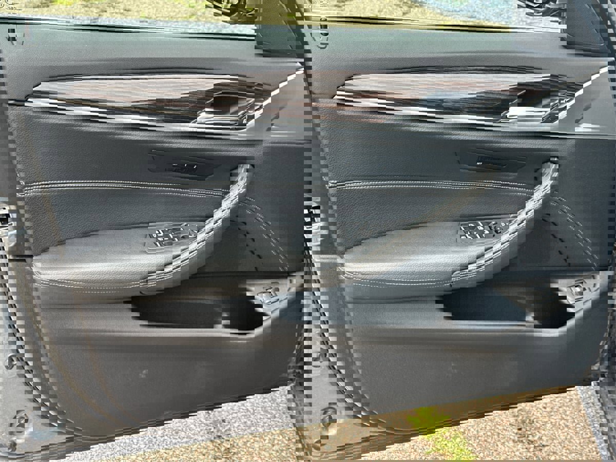 Used 2019 BMW 540i w/ Executive Package image 15