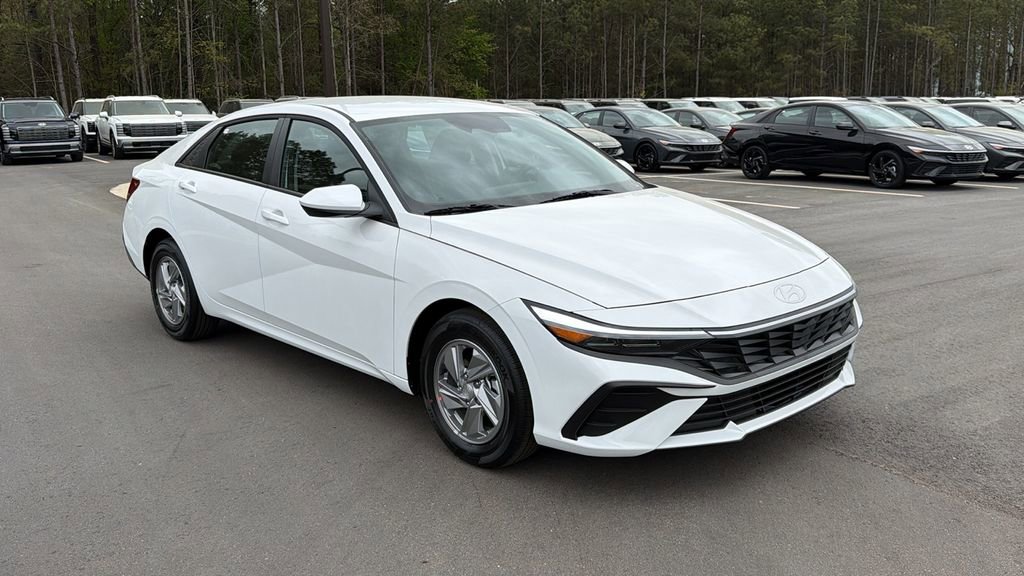 New 2026 Hyundai Elantra SE image 3