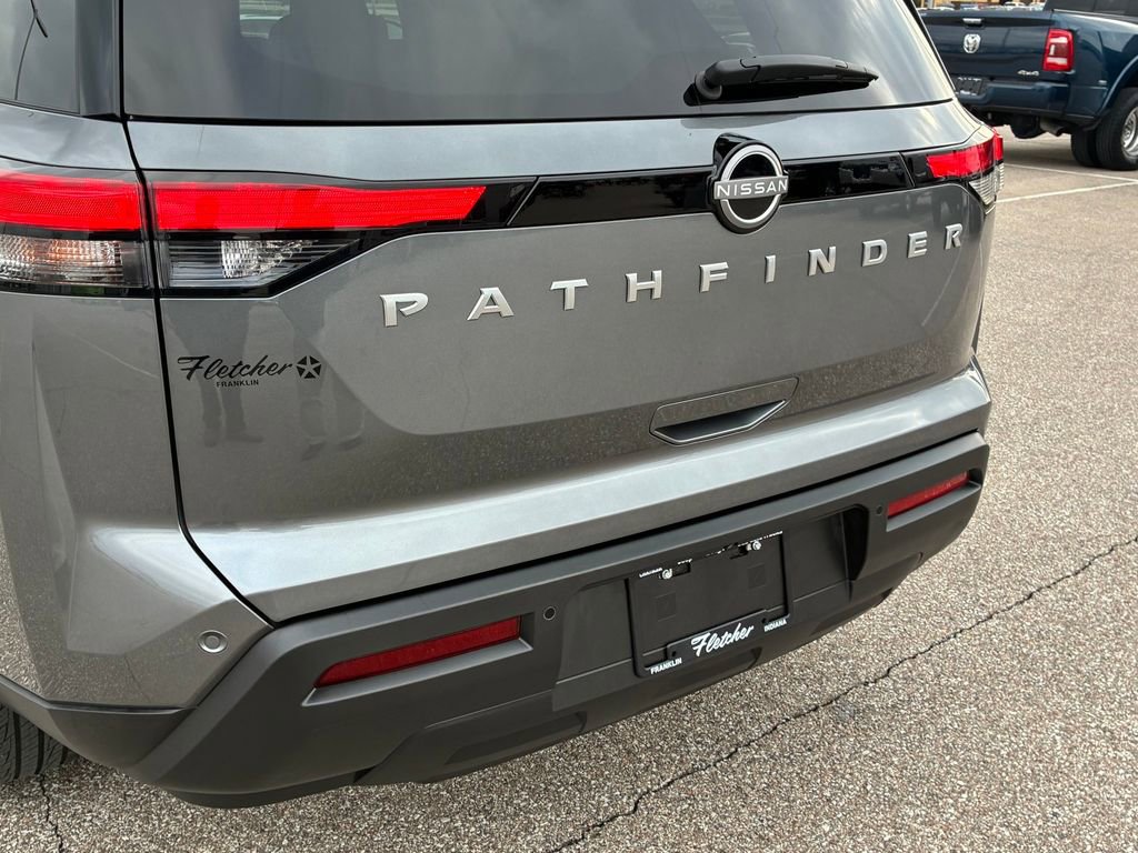 Used 2025 Nissan Pathfinder SV image 11