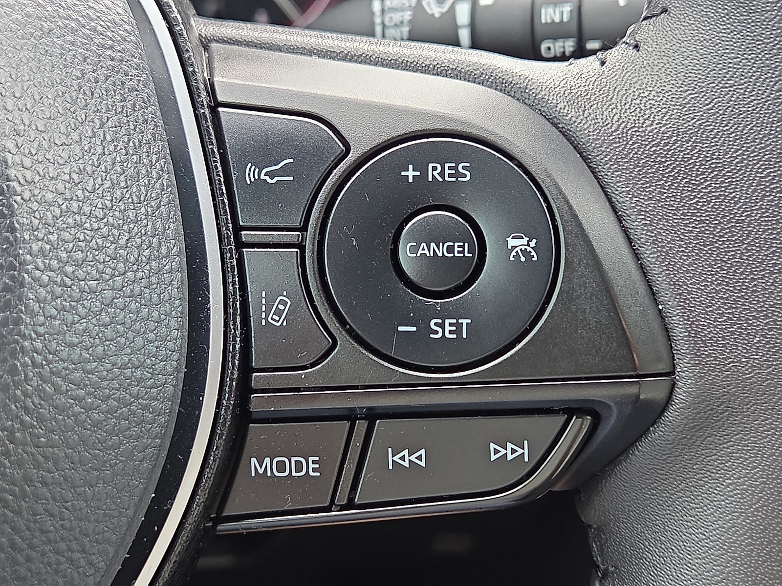 Used 2025 Toyota RAV4 XLE Premium FWD image 22