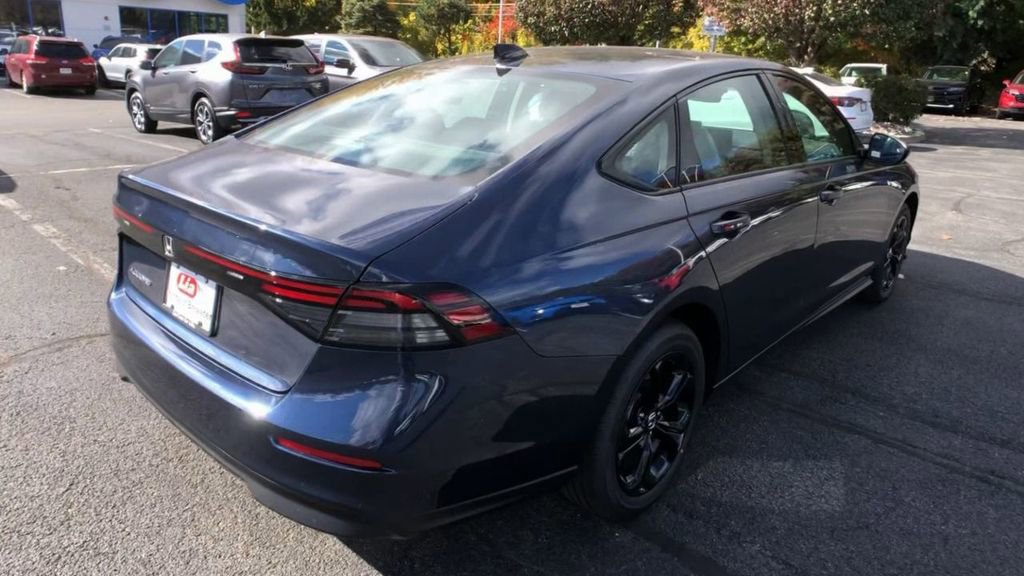 New 2025 Honda Accord SE image 9