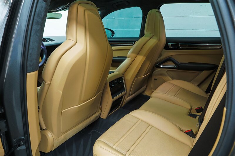 Used 2020 Porsche Cayenne Turbo AWD/4WD image 79