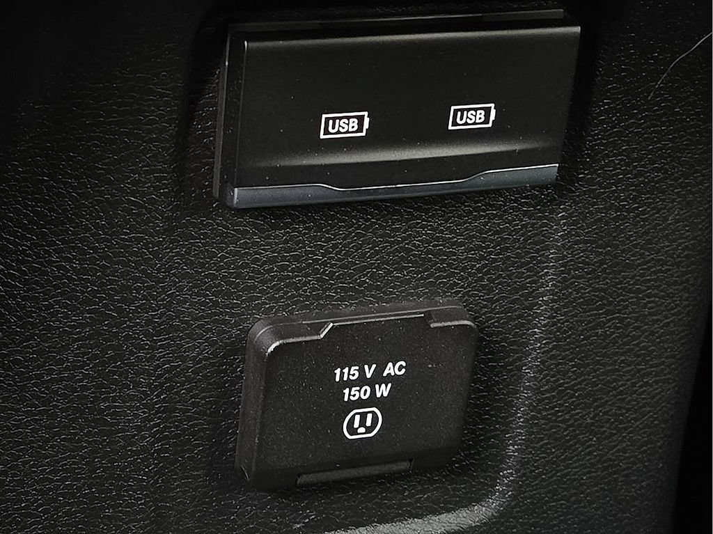 Used 2023 Jeep Wrangler Unlimited Sahara w/ Cold Weather Group AWD/4WD image 10
