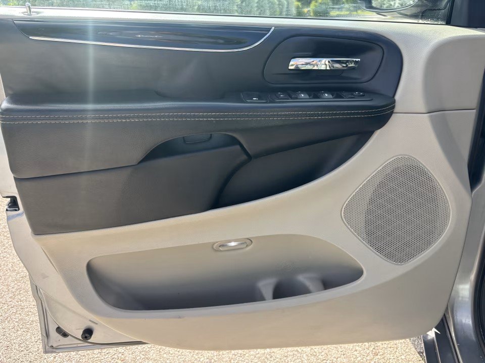 Used 2019 Dodge Grand Caravan SXT FWD image 26
