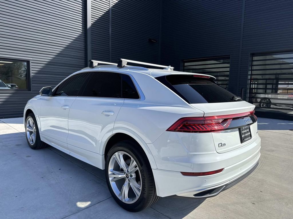 Used 2023 Audi Q8 Premium image 3