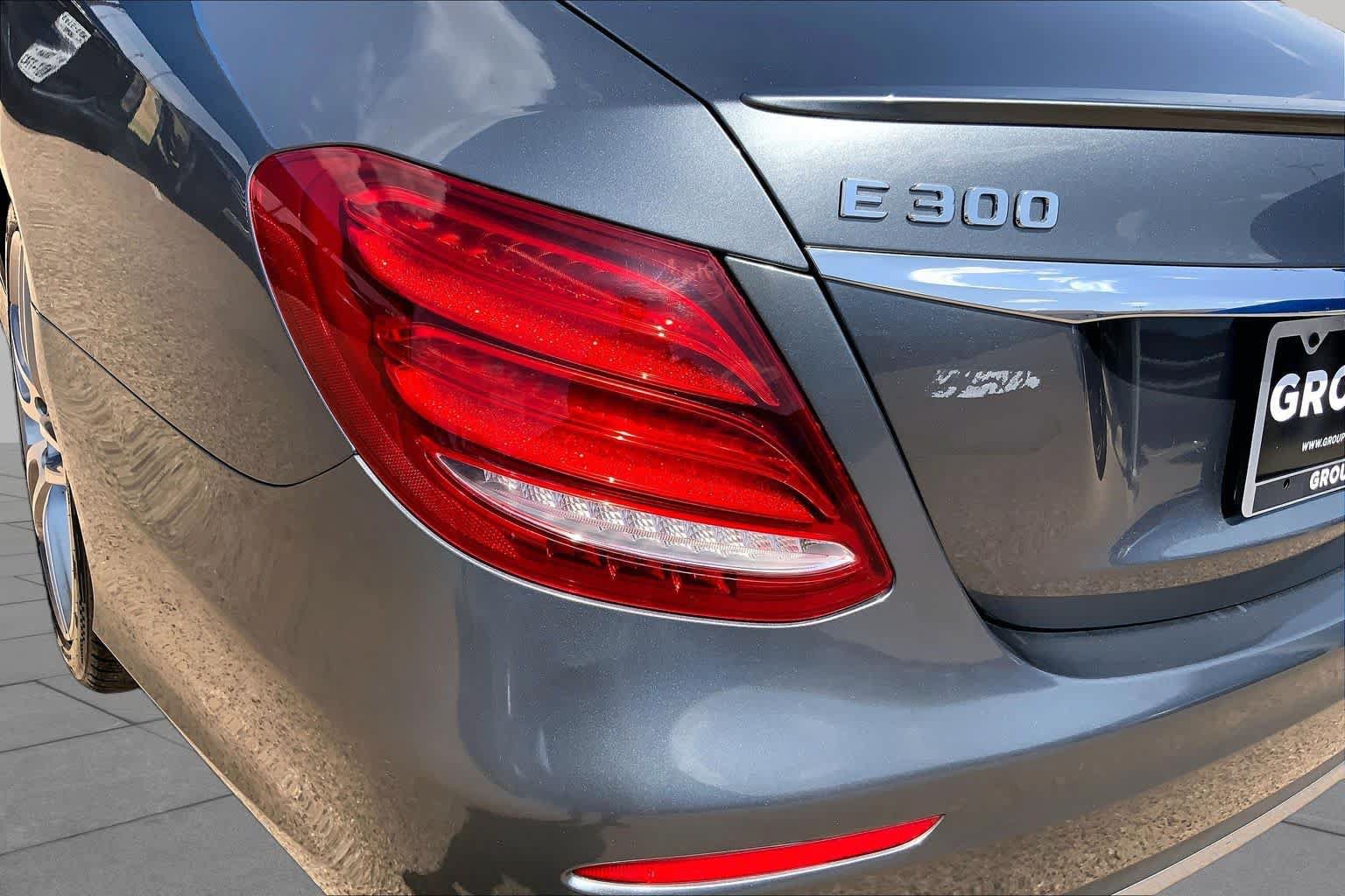 Used 2017 Mercedes-Benz E 300 image 28