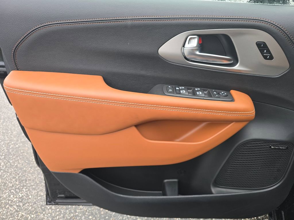 New 2026 Chrysler Pacifica Pinnacle image 36