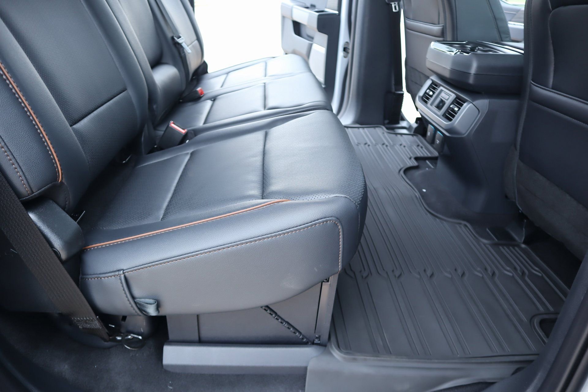 New 2025 Ford F150 Lariat w/ Equipment Group 502A High image 16