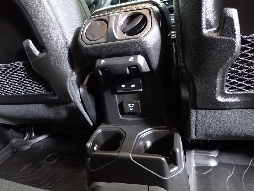 Used 2024 Jeep Wrangler Unlimited Rubicon AWD/4WD image 36