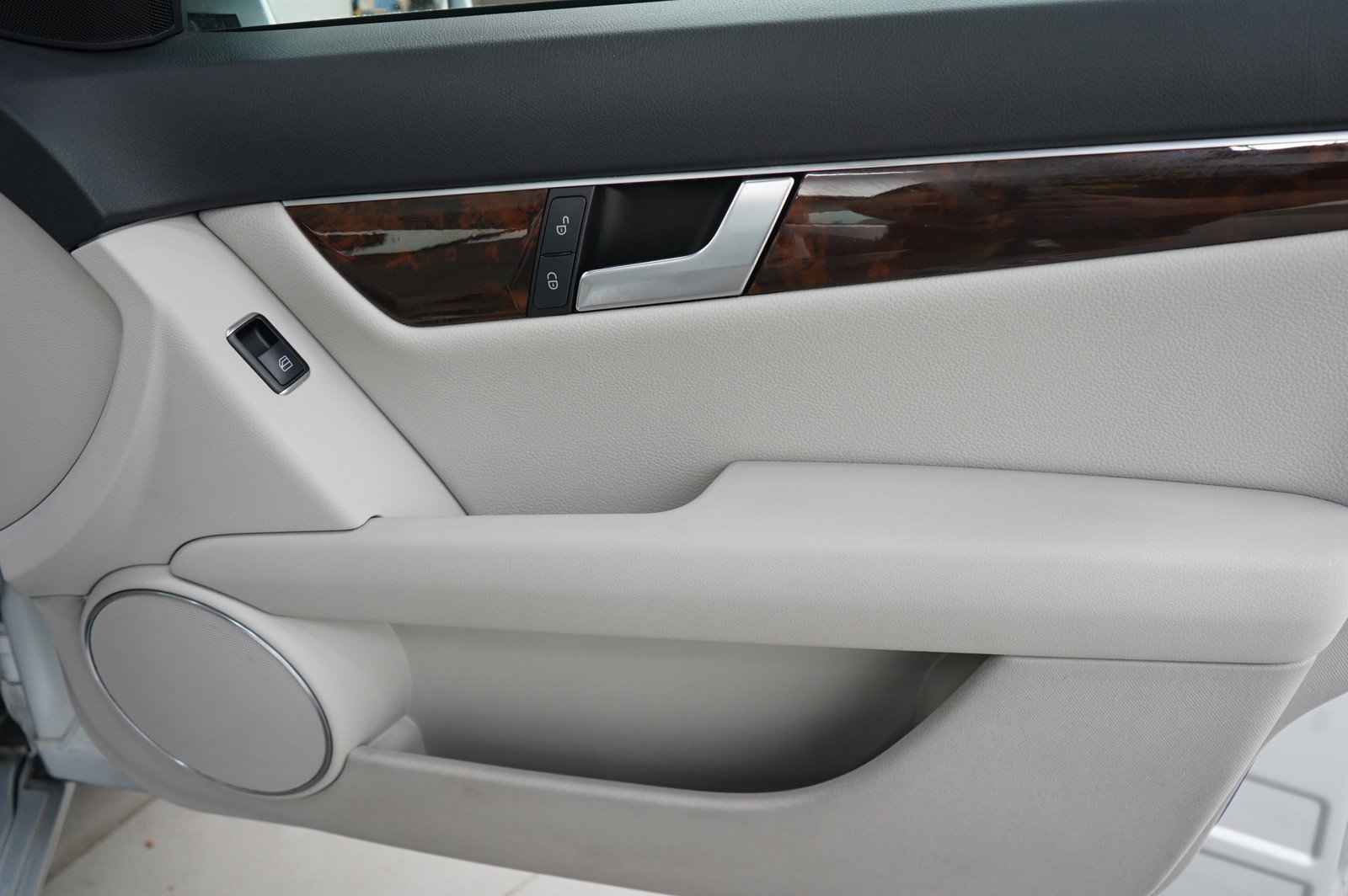 Used 2012 Mercedes-Benz C 300 4MATIC Sedan image 9