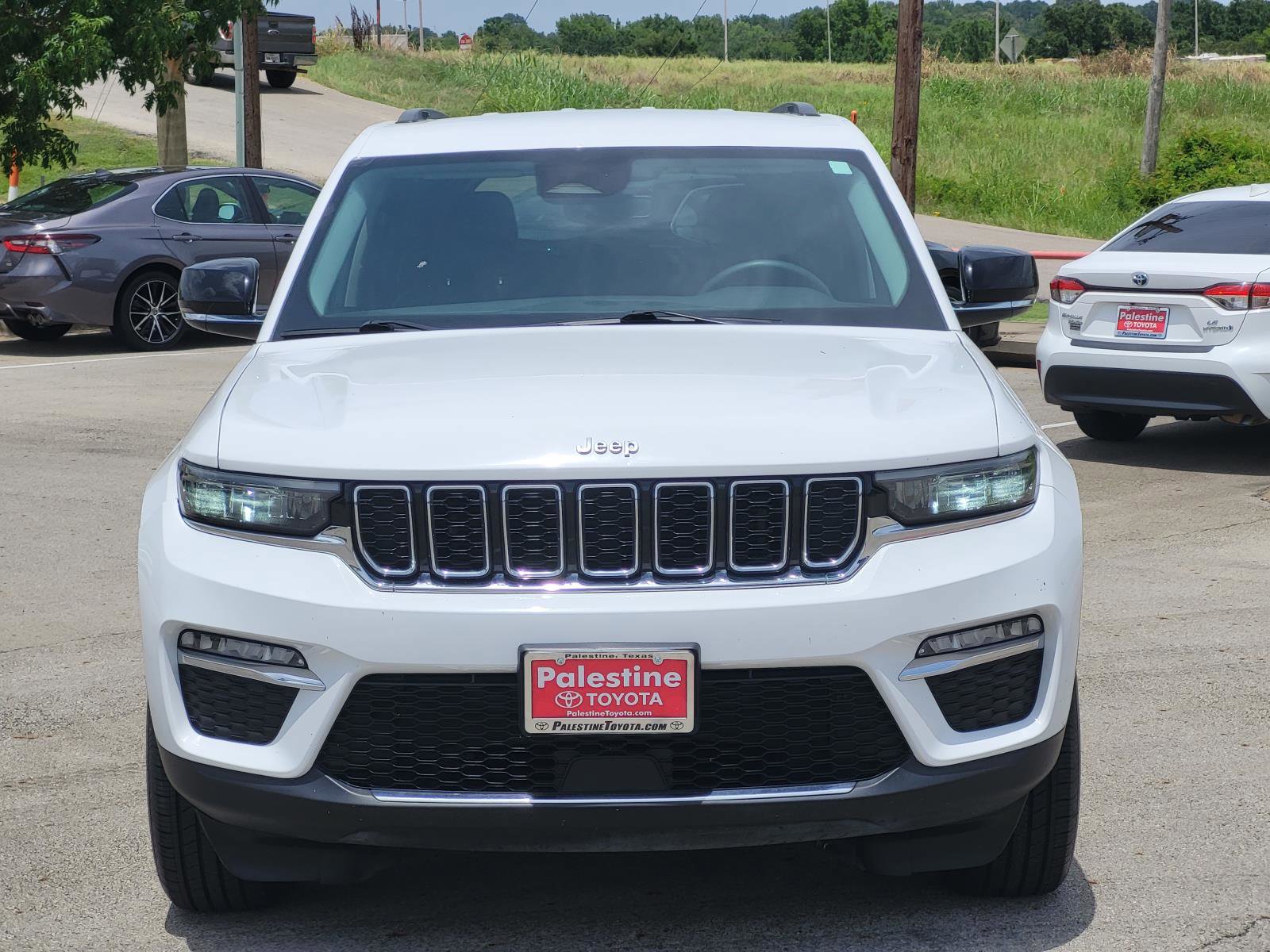 Used 2023 Jeep Grand Cherokee Limited image 2