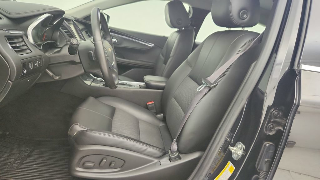 Used 2016 Chevrolet Impala LT w/ Convenience Package FWD image 14