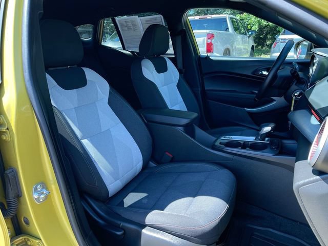Used 2025 Chevrolet Trax RS FWD image 25