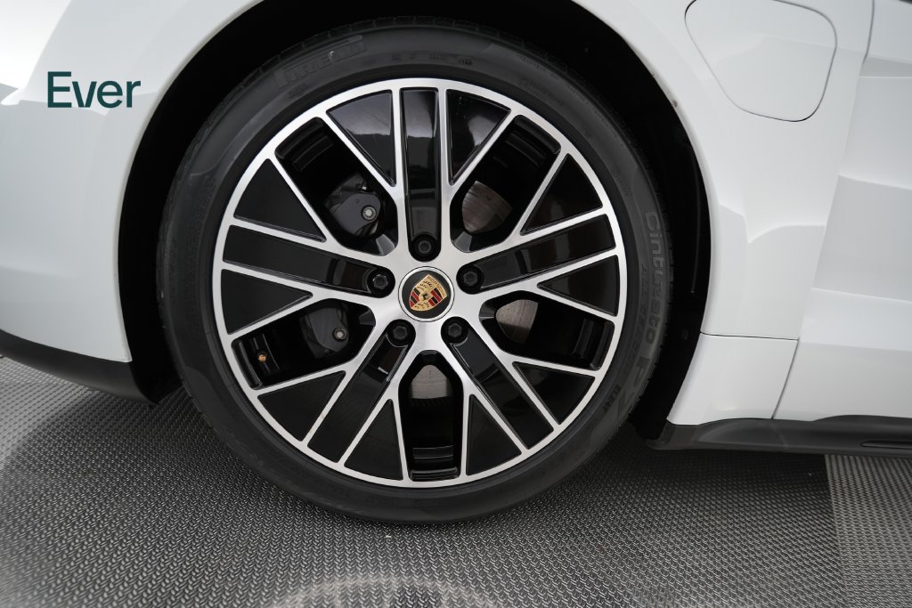 Used 2022 Porsche Taycan RWD image 19
