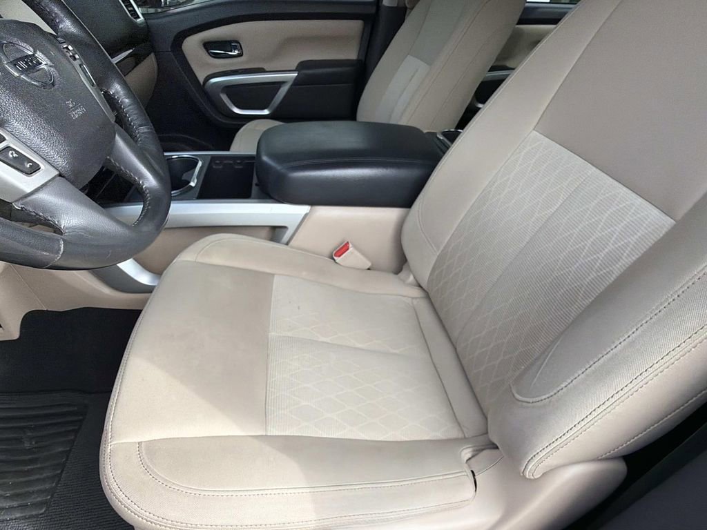 Used 2017 Nissan Titan SV image 12